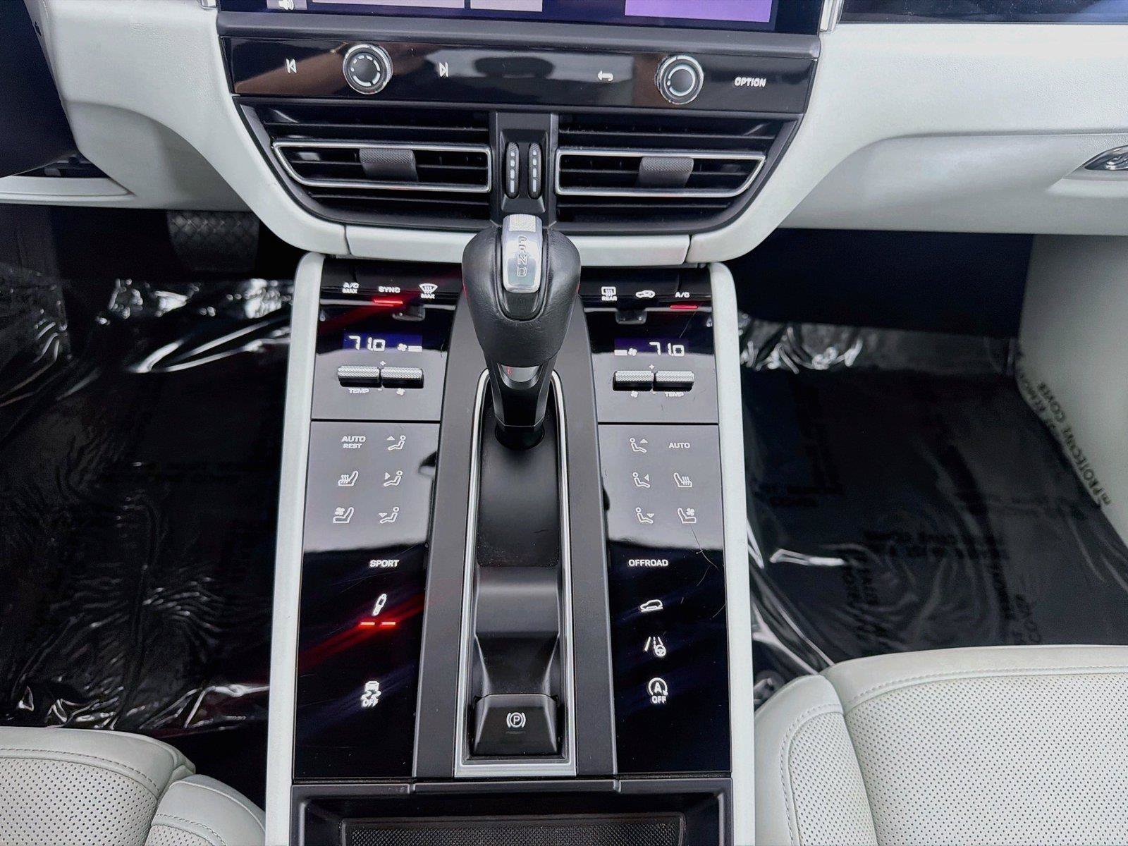 Certified 2023 Porsche Macan S AWD/4WD image 15