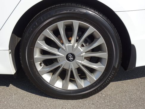 Used 2015 Hyundai Sonata Limited w/ Option Group 05 FWD image 25