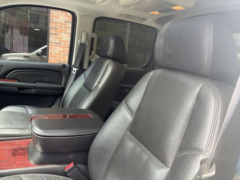 Used 2007 Cadillac Escalade EXT w/ Information Package AWD/4WD image 11
