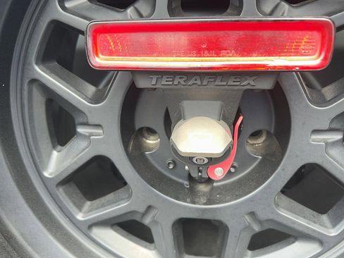 Used 2019 Jeep Wrangler Unlimited Sahara AWD/4WD image 16