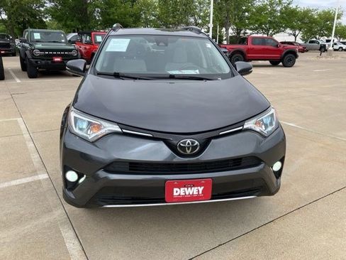 Used 2018 Toyota RAV4 XLE AWD/4WD image 2