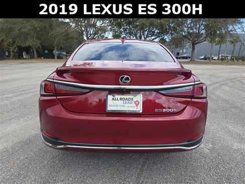 Used 2019 Lexus ES 300h w/ Accessory Package 2 image 4