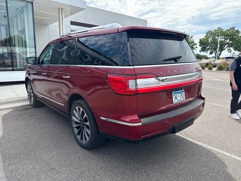 Used 2019 Lincoln Navigator Select w/ Technology Package AWD/4WD image 3