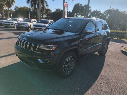 Certified 2022 Jeep Grand Cherokee Limited w/ Tech Group image 9