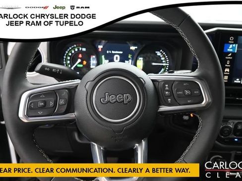 Used 2025 Jeep Wrangler Unlimited Sahara AWD/4WD image 15