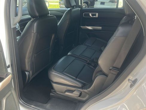 Used 2023 Ford Explorer XLT w/ Equipment Group 202A RWD image 18