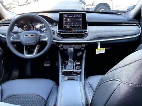 New 2026 Jeep Compass Latitude image 4