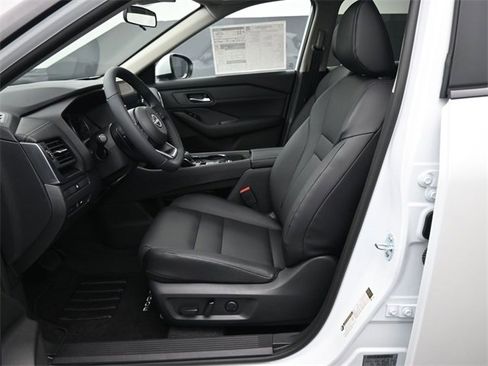 Used 2024 Nissan Rogue SV w/ SV Premium Package image 19