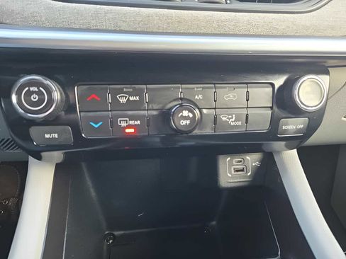 Used 2024 Jeep Compass Latitude image 21