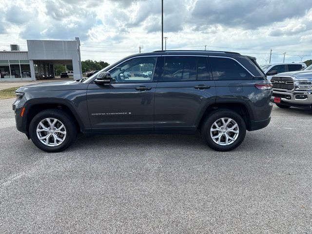 Used 2022 Jeep Grand Cherokee Limited RWD image 1
