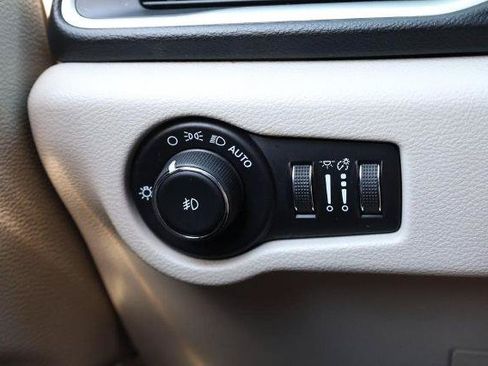 Used 2020 Chrysler Pacifica Touring-L Plus FWD image 21