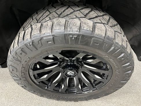 Used 2023 GMC Yukon XL AT4 AWD/4WD image 16