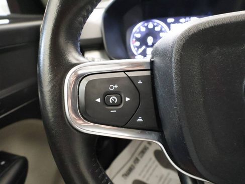 Used 2019 Volvo XC40 T4 Momentum FWD image 27