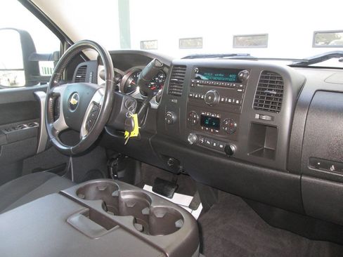 Used 2011 Chevrolet Silverado 2500 LT w/ Interior Plus Package AWD/4WD image 22