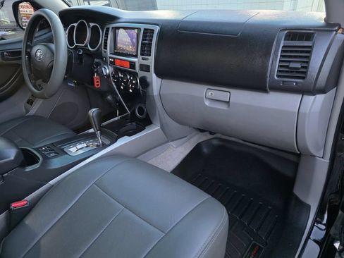 Used 2004 Toyota 4Runner SR5 AWD/4WD image 31