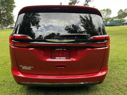 New 2026 Chrysler Pacifica Select