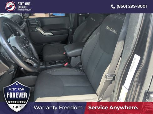 Used 2017 Jeep Wrangler Unlimited Sahara w/ Connectivity Group AWD/4WD image 12