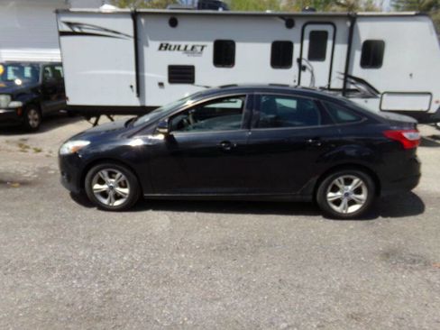 Used 2013 Ford Focus SE FWD image 2