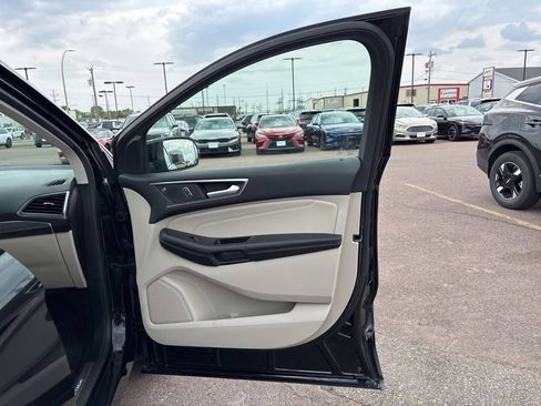 Used 2020 Ford Edge Titanium w/ Equipment Group 301A AWD/4WD image 36