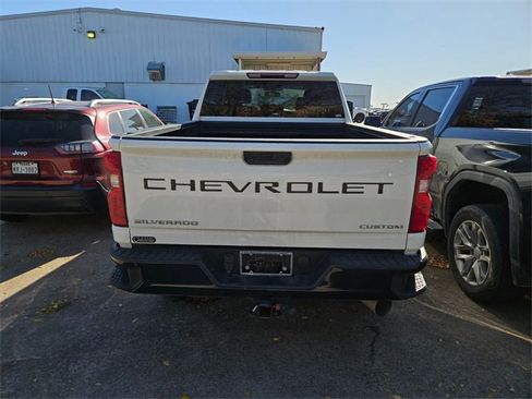 Used 2022 Chevrolet Silverado 2500 Custom w/ Custom Value Package image 4