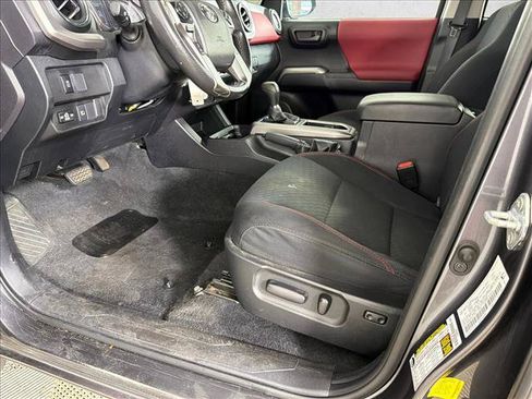 Used 2021 Toyota Tacoma SR5 AWD/4WD image 9