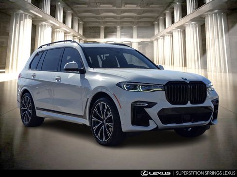 Used 2021 BMW X7 M50i image 2