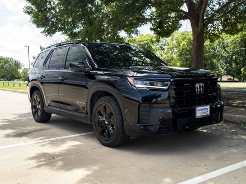 Used 2026 Honda Pilot Black Edition image 2