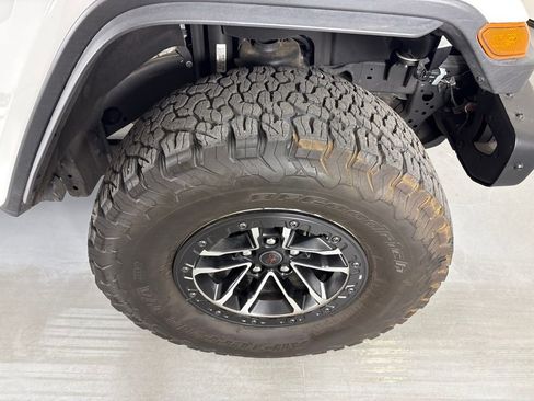 Used 2024 Jeep Wrangler Unlimited Rubicon AWD/4WD image 11