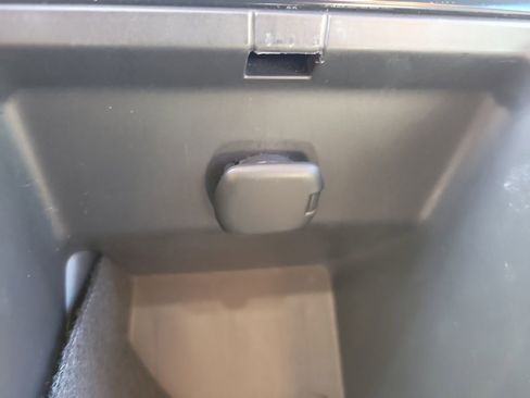 Used 2025 Toyota Camry SE image 26