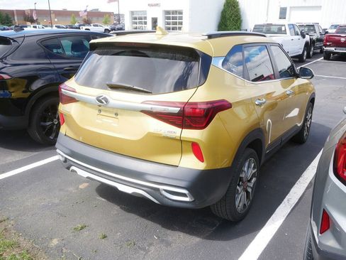 Used 2021 Kia Seltos SX w/ SX Sunroof Package AWD/4WD image 3