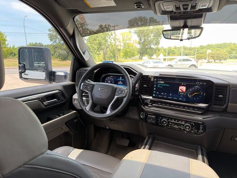 Used 2025 Chevrolet Silverado 2500 ZR2 w/ Technology Package AWD/4WD image 20