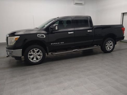 Used 2017 Nissan Titan SV RWD image 2