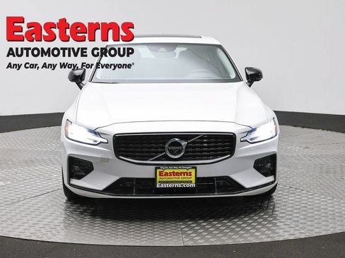 Used 2022 Volvo S60 B5 Inscription FWD image 2