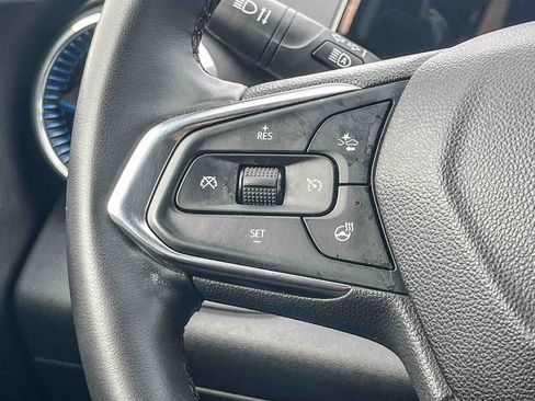 Certified 2025 Chevrolet Trax LT w/ LT Convenience Package image 20