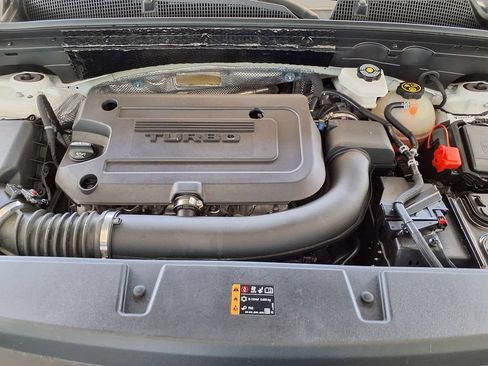 Used 2022 Buick Envision Avenir w/ Technology Package II FWD image 40