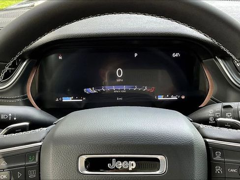 New 2025 Jeep Grand Cherokee Altitude image 24