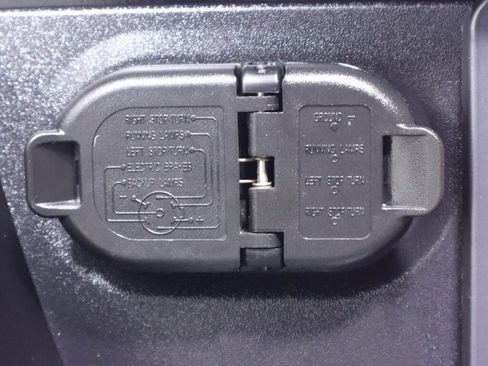 Used 2025 Toyota Tacoma SR5 image 36