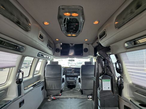 Used 2014 GMC Savana 2500 Extended RWD image 12