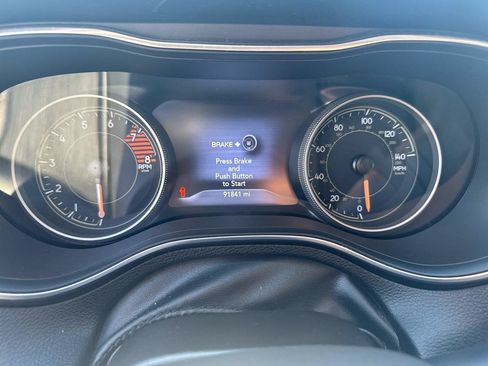 Used 2021 Jeep Cherokee Trailhawk AWD/4WD image 34