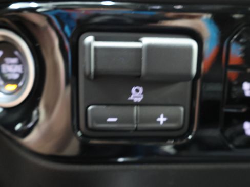 Used 2024 Chevrolet Silverado 2500 LTZ w/ LTZ Premium Package AWD/4WD image 44