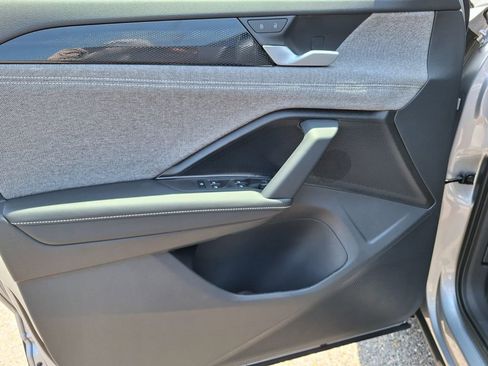 New 2025 Volkswagen Tiguan S image 17