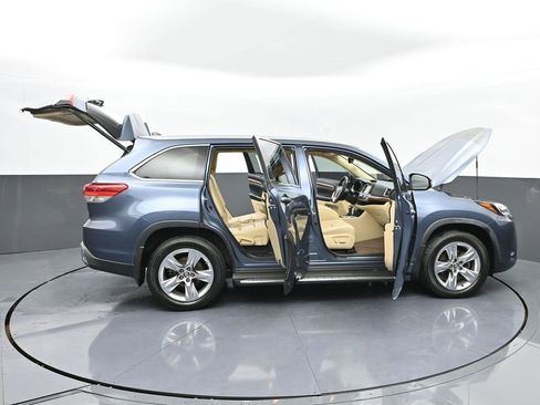 Certified 2019 Toyota Highlander Limited Platinum image 56