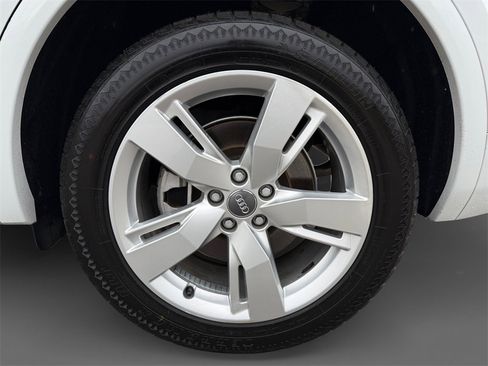 Used 2019 Audi Q5 2.0T Premium Plus w/ Premium Plus Package image 10