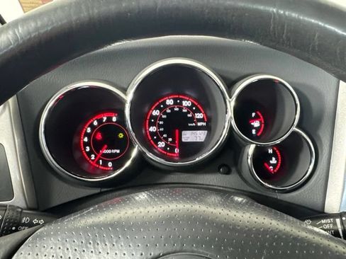 Used 2006 Pontiac Vibe w/ Preferred Package FWD image 15
