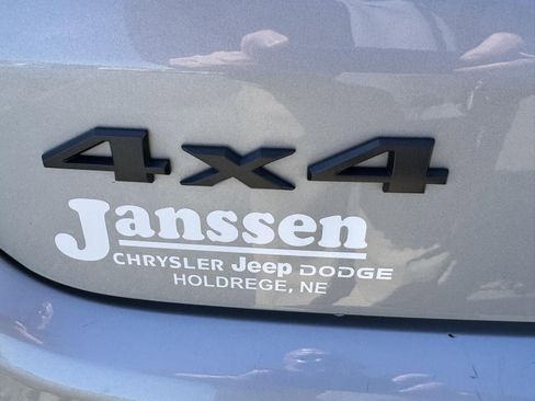 Used 2025 Jeep Compass Trailhawk image 9