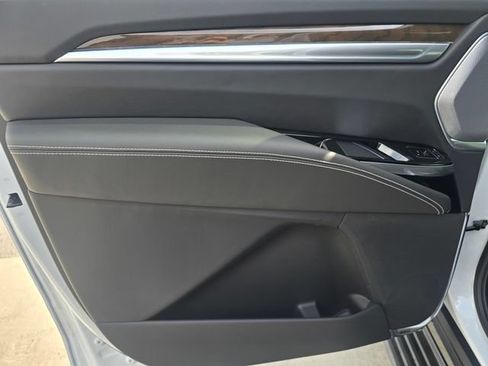 New 2026 Cadillac Escalade ESV Platinum Luxury AWD/4WD image 15