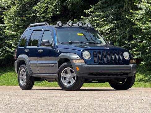Used 2005 Jeep Liberty Renegade w/ Luxury Group AWD/4WD image 2