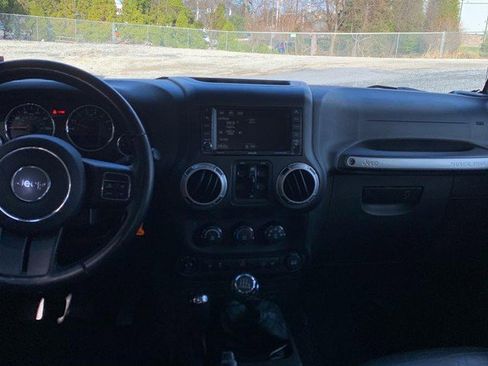 Used 2016 Jeep Wrangler Unlimited Sahara w/ Connectivity Group image 14