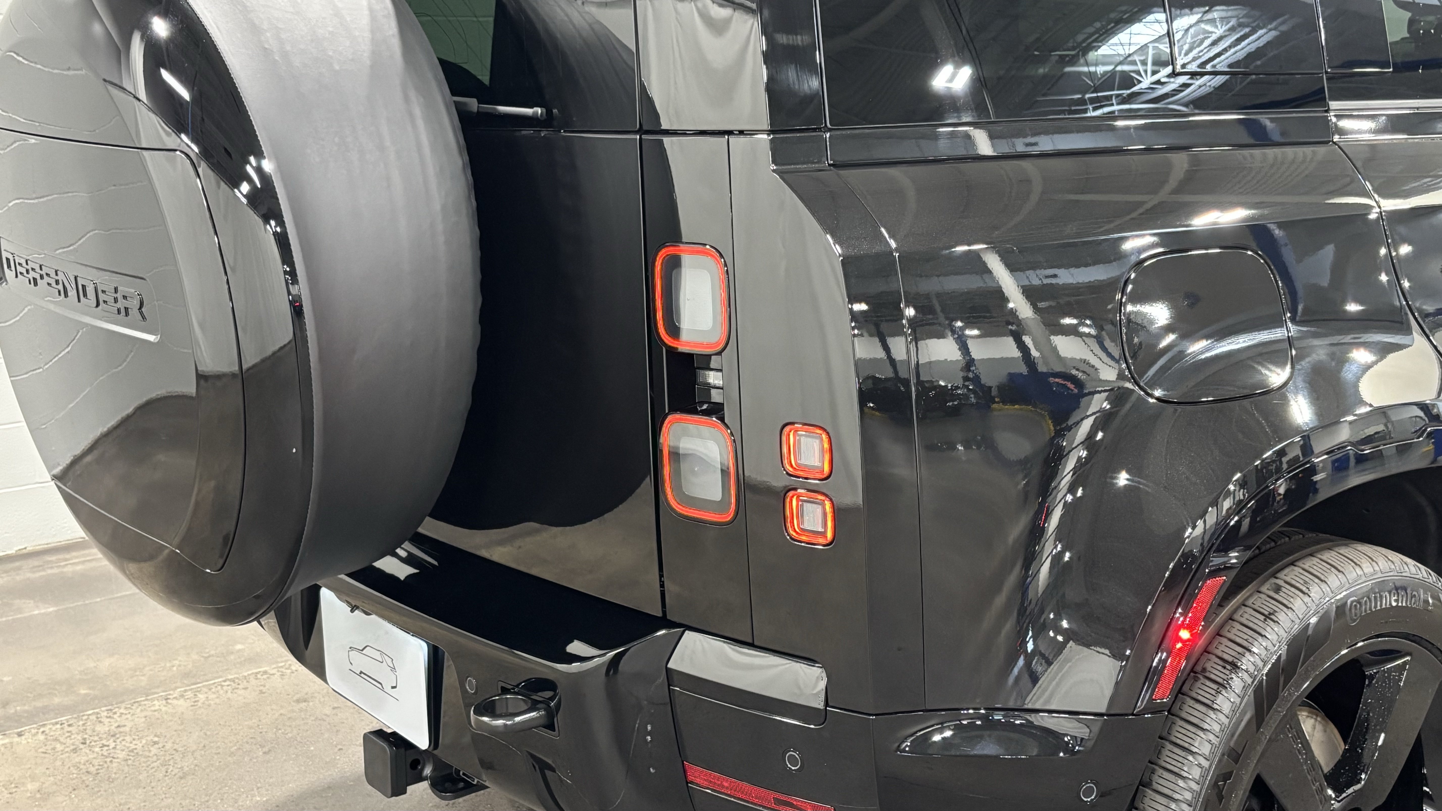 New 2026 Land Rover Defender 110 X-Dynamic SE AWD/4WD image 18