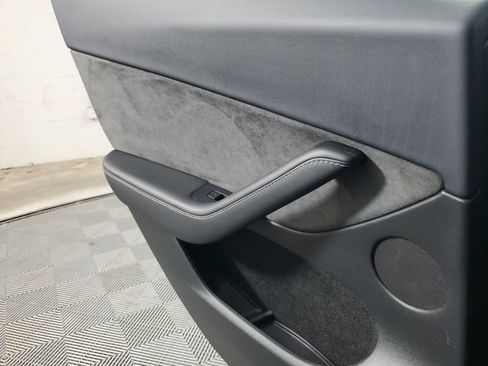 Used 2023 Tesla Model Y Long Range AWD/4WD image 17